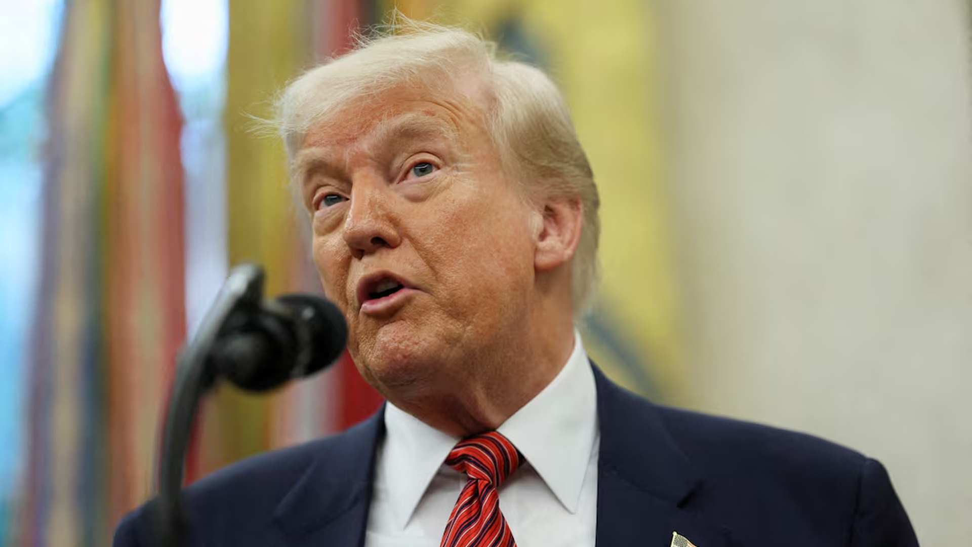 ১২ দেশের নাগরিকদের যুক্তরাষ্ট্র ভ্রমণে নিষেধাজ্ঞা দিলেন ট্রাম্প