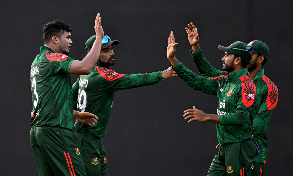 সিরিজ জয়ের জন্য ২৮৬ রানের লক্ষ্য পেল বাংলাদেশ