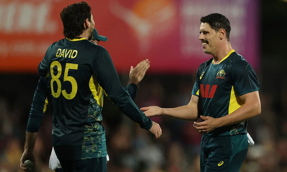 ডেভিডের ঝোড়ো ব্যাটিংয়ের পর হ্যাজলউড-ডোয়ারশুইসের বোলিংয়ে রেকর্ড জয় অস্ট্রেলিয়ার