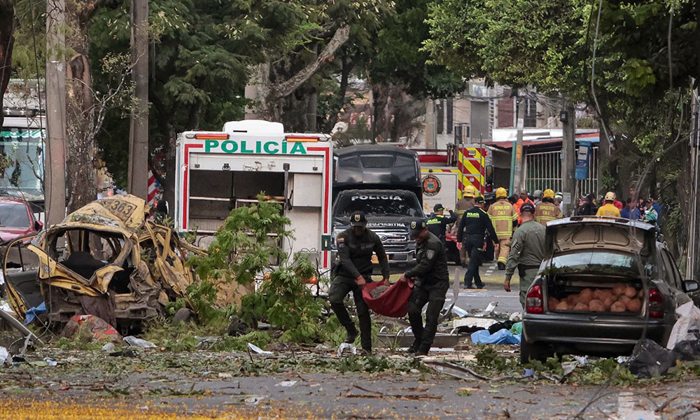 কলম্বিয়ায় পুলিশের হেলিকপ্টার ও বিমানঘাঁটিতে হামলা, নিহত ১৪