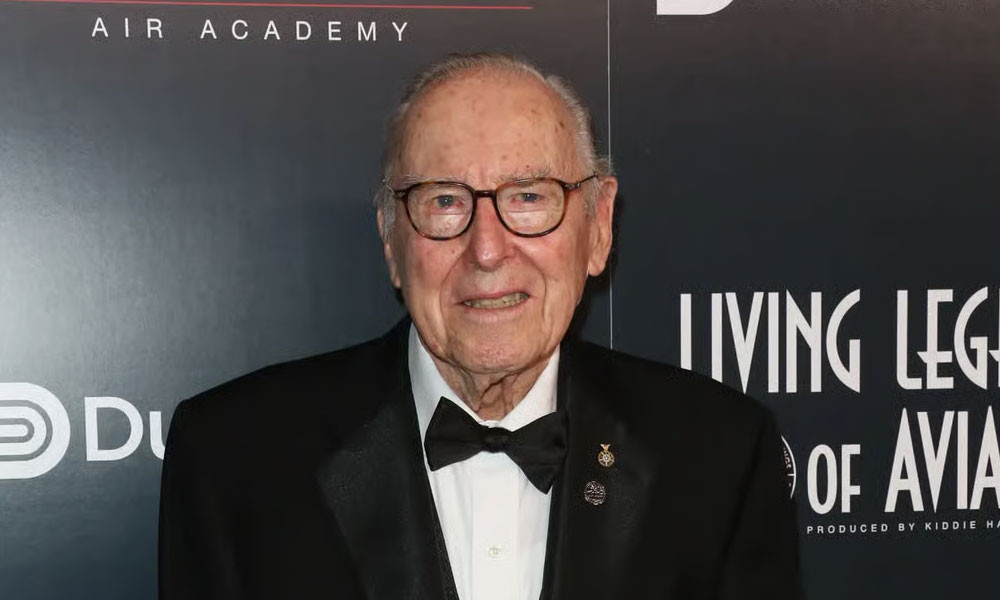 অ্যাপোলো ১৩-কে নিরাপদে পৃথিবীতে ফিরিয়ে আনার পথপ্রদর্শক জিম লাভেল প্রয়াত