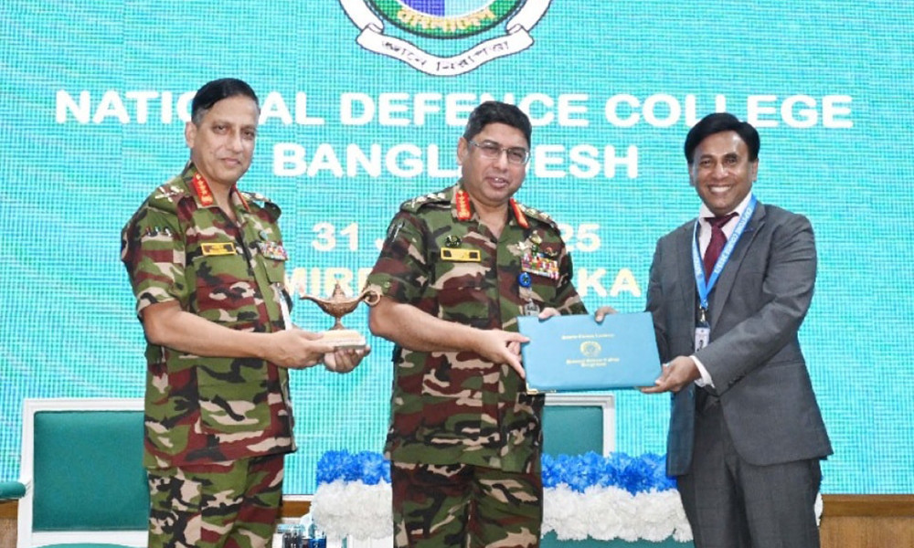 ক্যাপস্টোন লিডারশিপ কোর্সের বিশেষ স্বীকৃতি অর্জন করলেন ইকবাল হোসেন চৌধুরী