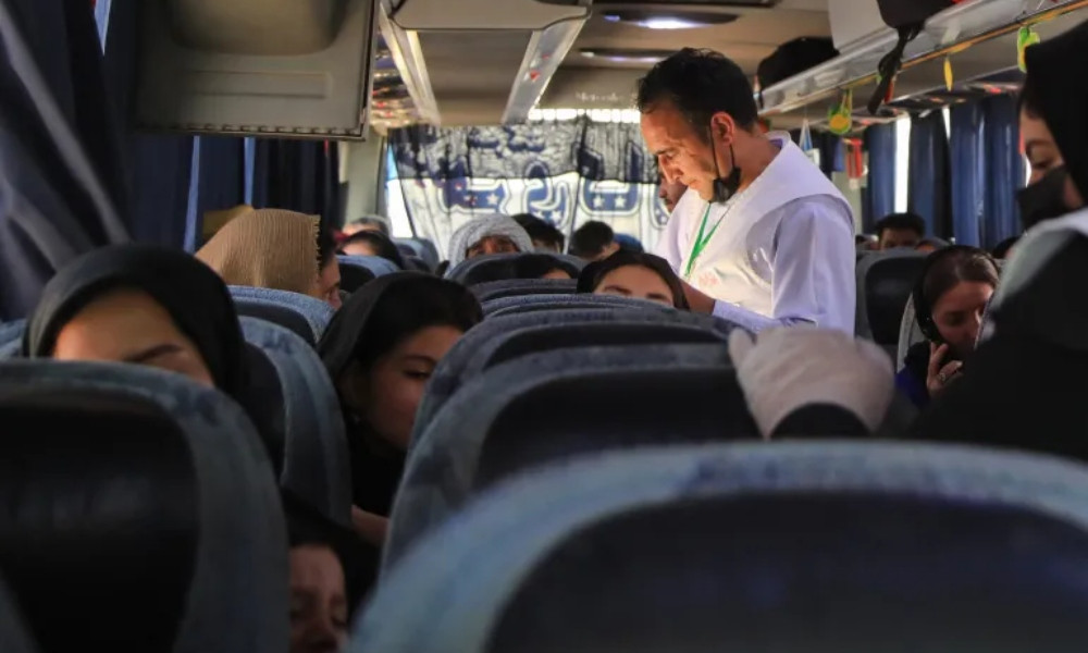 ইরান থেকে বিতাড়িত আফগানদের বাস দুর্ঘটনার কবলে, নিহত ৭১