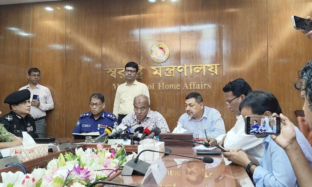 অন্তর্বর্তী সরকারের আমলে ১২৩টি সংগঠন ১৬০৪ বার সড়ক অবরোধ করেছে : স্বরাষ্ট্র উপদেষ্টা