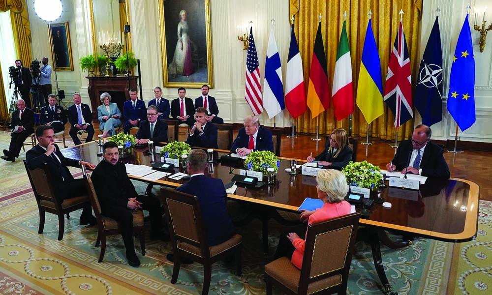 যুদ্ধ অবসানে জেলেনস্কি ও ইউরোপীয় নেতাদের সঙ্গে ট্রাম্পের বৈঠক