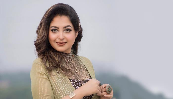 মাকে নিয়ে কোনালের গান