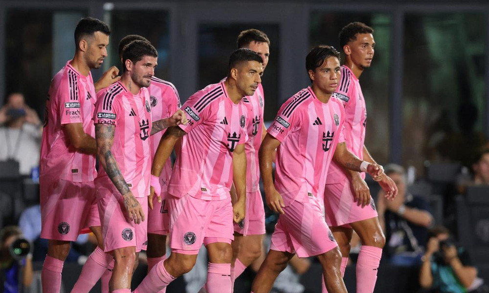 মেসিহীন ম্যাচে আলো ছড়াল সুয়ারেজ, সেমিতে মায়ামি