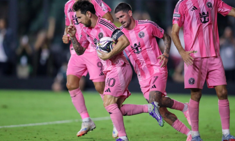 মেসির জোড়া গোলে ফাইনালে মায়ামি