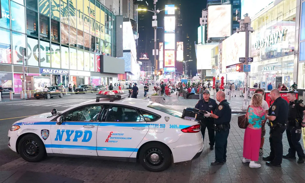 নিউইয়র্কের টাইমস স্কয়ারে কিশোরের গুলিবর্ষণ