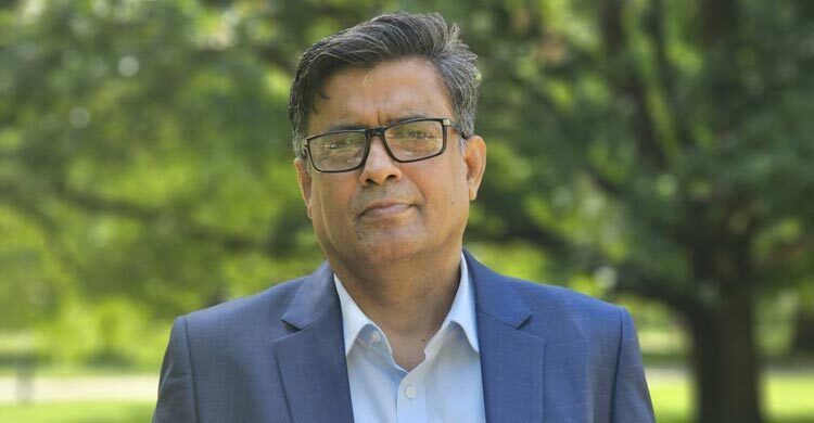 সম্মানের সঙ্গে নিজের জুতা জোড়া তুলে রাখার স্বপ্ন দেখছি