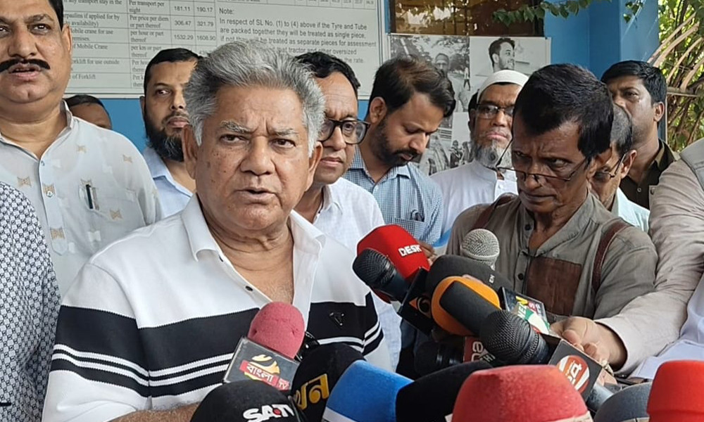 সোনামসজিদ স্থলবন্দর সম্প্রসারণের উদ্যোগ নেওয়া হবে : উপদেষ্টা সাখাওয়াত