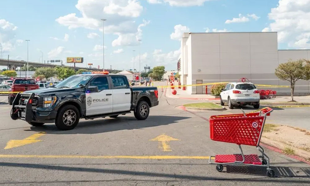 টেক্সাসে সুপারমার্কেটের পার্কিং লটে বন্দুকধারীর গুলিতে শিশুসহ নিহত ৩