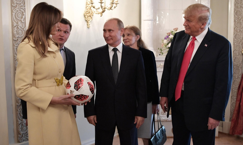 স্ত্রী মেলানিয়ার পাঠানো চিঠি পুতিনকে পৌঁছে দিলেন ট্রাম্প