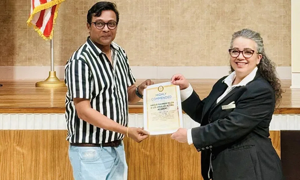 যুক্তরাষ্ট্রে সম্মাননা পেলেন মিলন