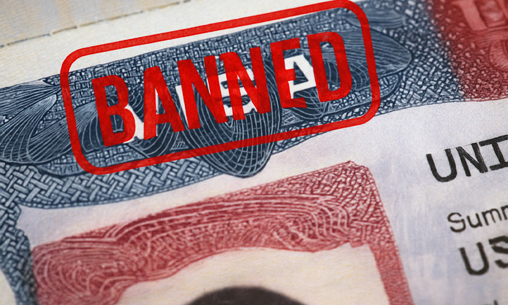 হঠাৎ এক দেশের ওপর সাময়িক ভ্রমণ নিষেধাজ্ঞা যুক্তরাষ্ট্রের