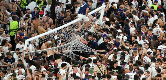 সমর্থকদের অসদাচরণে পিএসজিকে জরিমানা