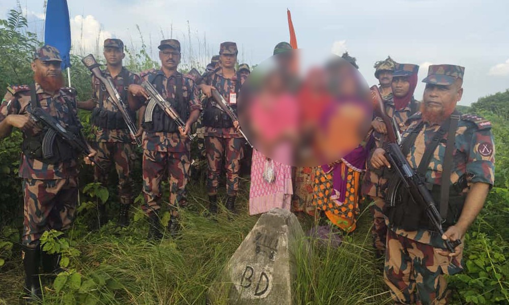 ভারতে অনুপ্রবেশের দায়ে আটক ৩ বাংলাদেশিকে বিজিবির কাছে হস্তান্তর