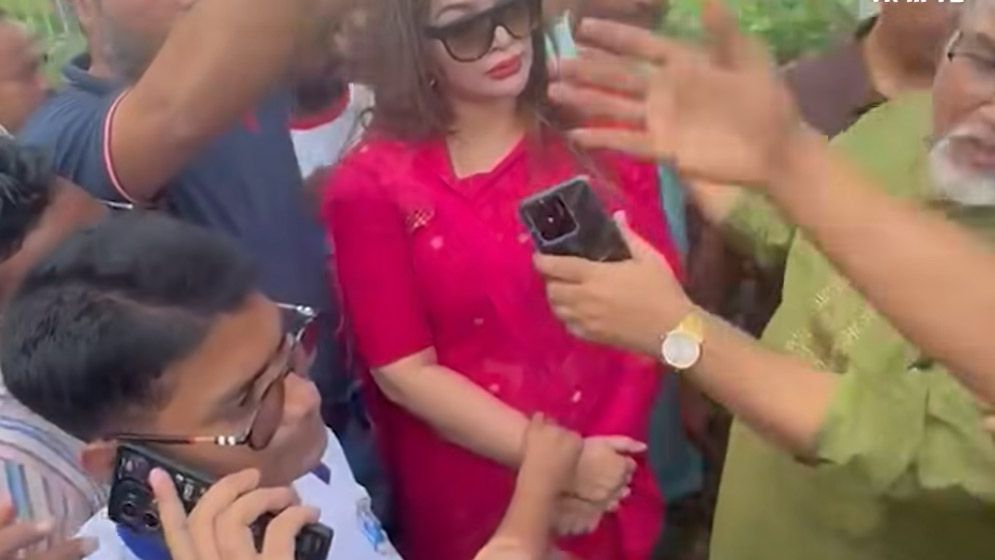 জিয়াউর রহমানের সমাধিতে তোপের মুখে ডা. সাবরিনা