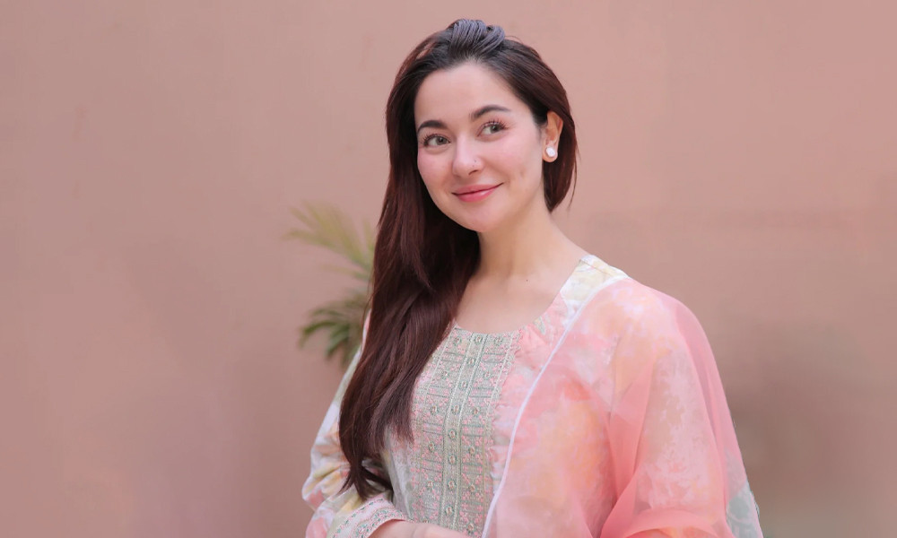 ঢাকায় পা রাখলেন হানিয়া আমির