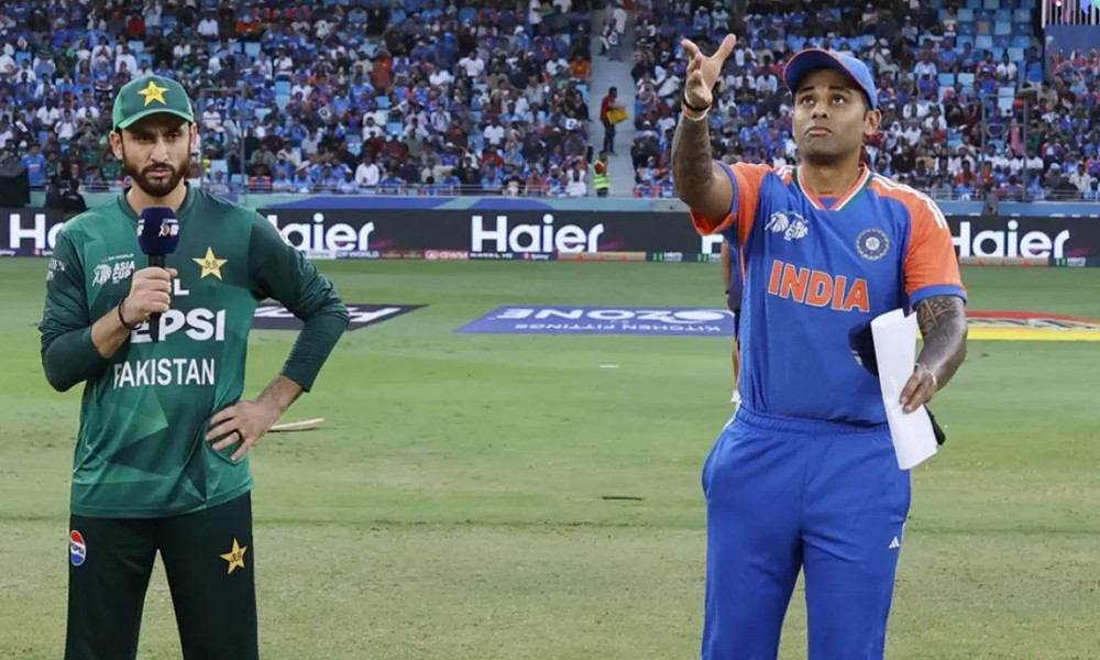 ফাইনালে টস জিতে ফিল্ডিংয়ে ভারত