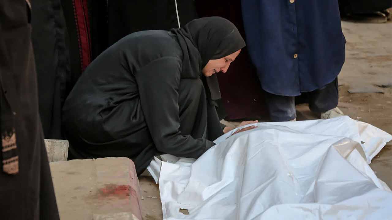 ইসরায়েলি হামলায় গাজায় একদিনে নিহত আরও ৭২ ফিলিস্তিনি