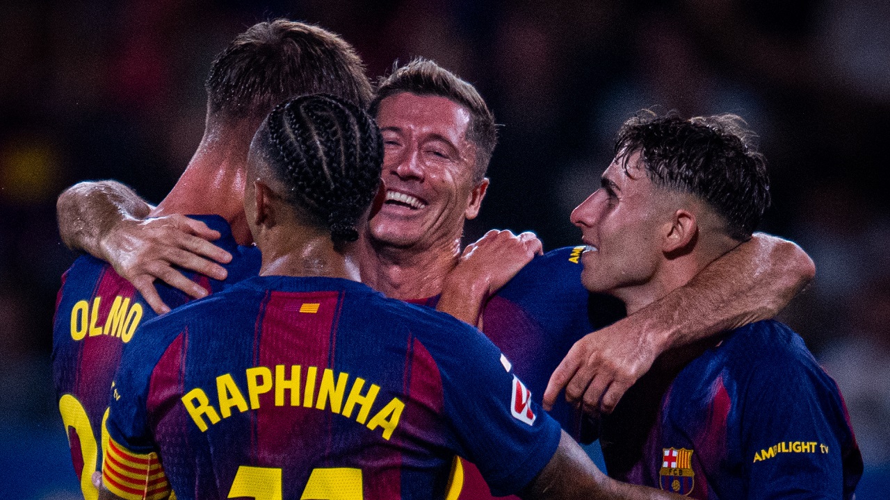 রাফিনহা, লোপেজ, লেভানদোভস্কির জোড়া গোলে বার্সেলোনার বড় জয়