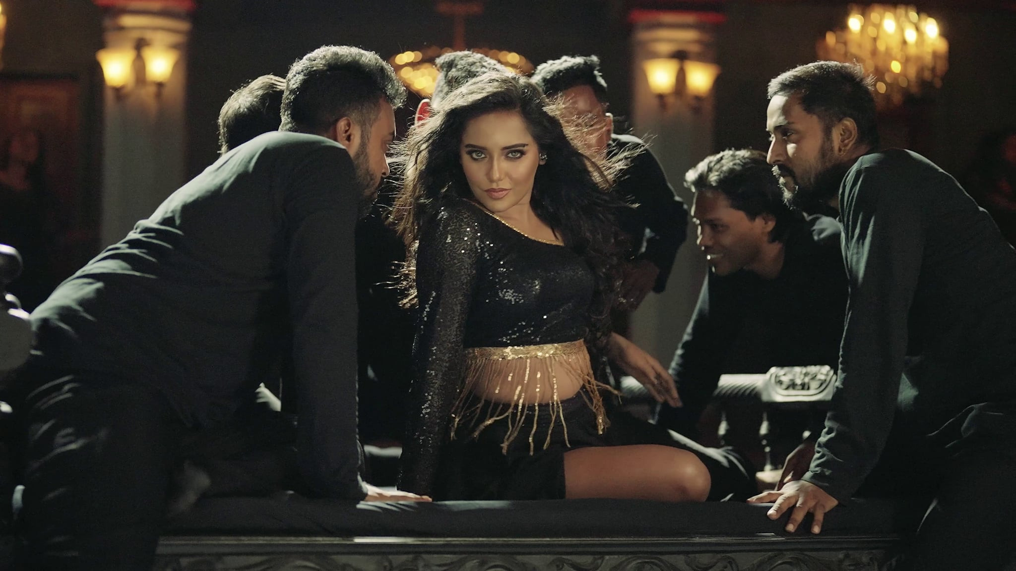 মেগাসিরিয়াল ‘খুশবু’তে আইটেম গানে মাহি