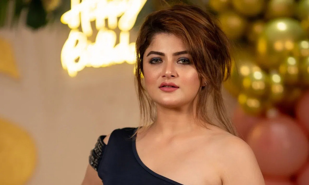 মাঝে মধ্যে একটু স্বার্থপর হওয়া উচিত : শ্রাবন্তী