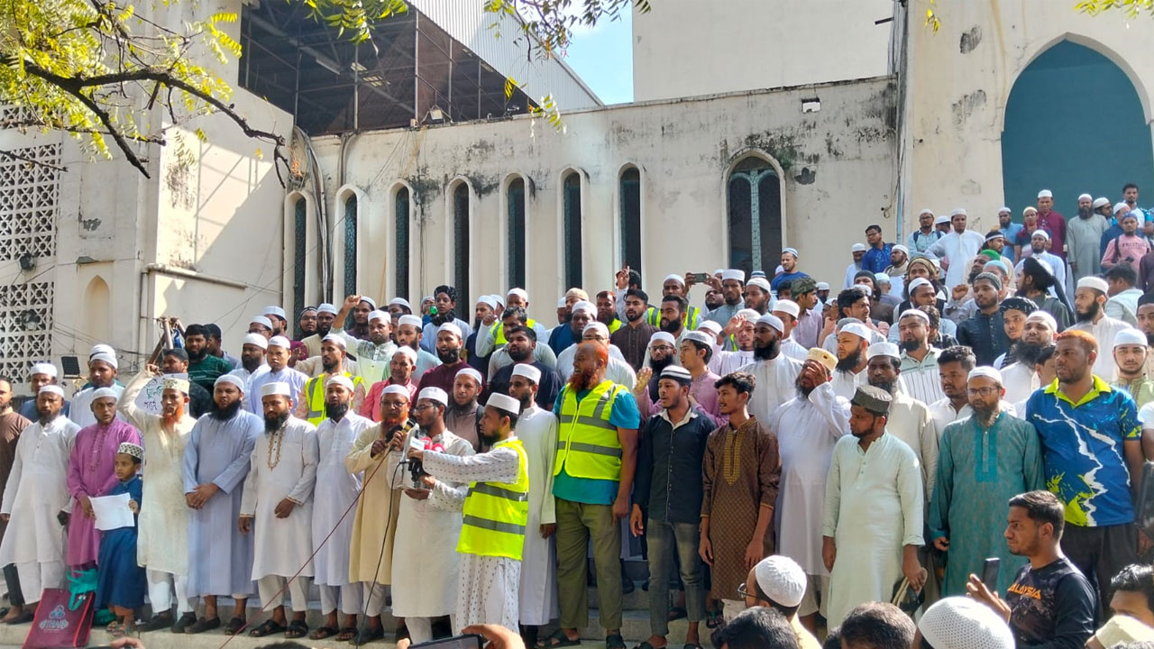 ইসকন নিষিদ্ধের দাবিতে বিক্ষোভ সমাবেশ