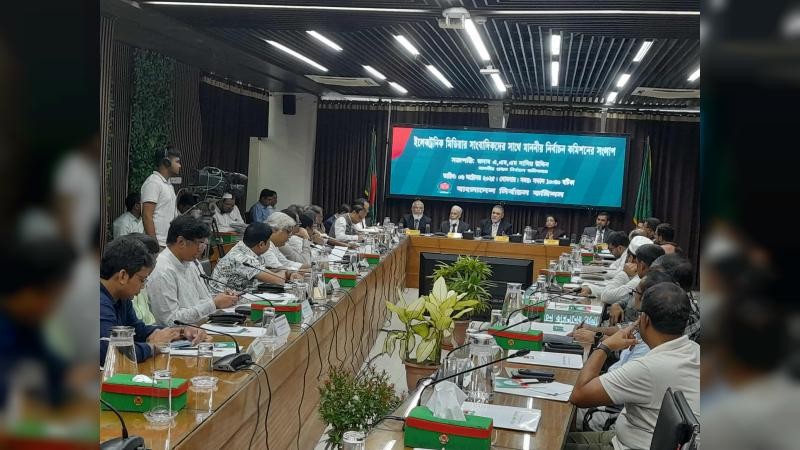 প্রিজাইডিং অফিসারের অনুমতি নিয়ে ভোটকেন্দ্রে ঢুকতে পারবেন সাংবাদিকরা : সিইসি