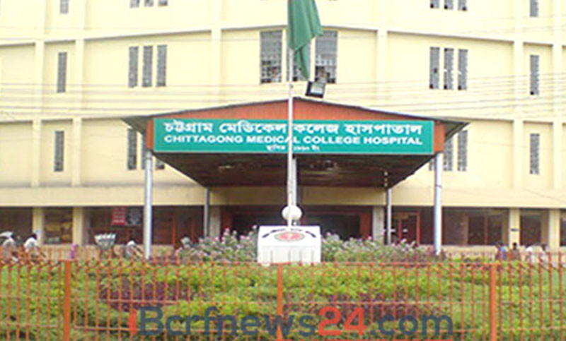 চট্টগ্রামে গাড়ি উল্টে ২০ পুলিশ সদস্য আহত