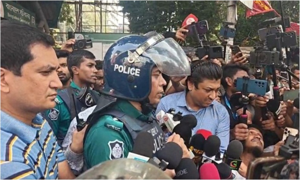 কয়েকজন শিক্ষক পুলিশ হেফাজতে, যা জানালেন ডিসি মাসুদ