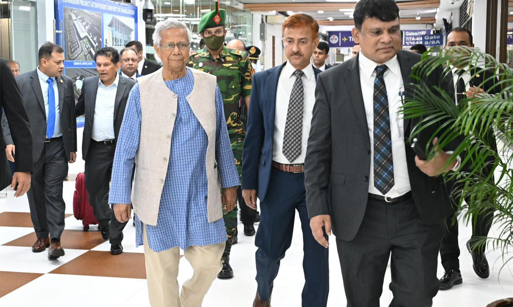 দেশে ফিরেছেন প্রধান উপদেষ্টা