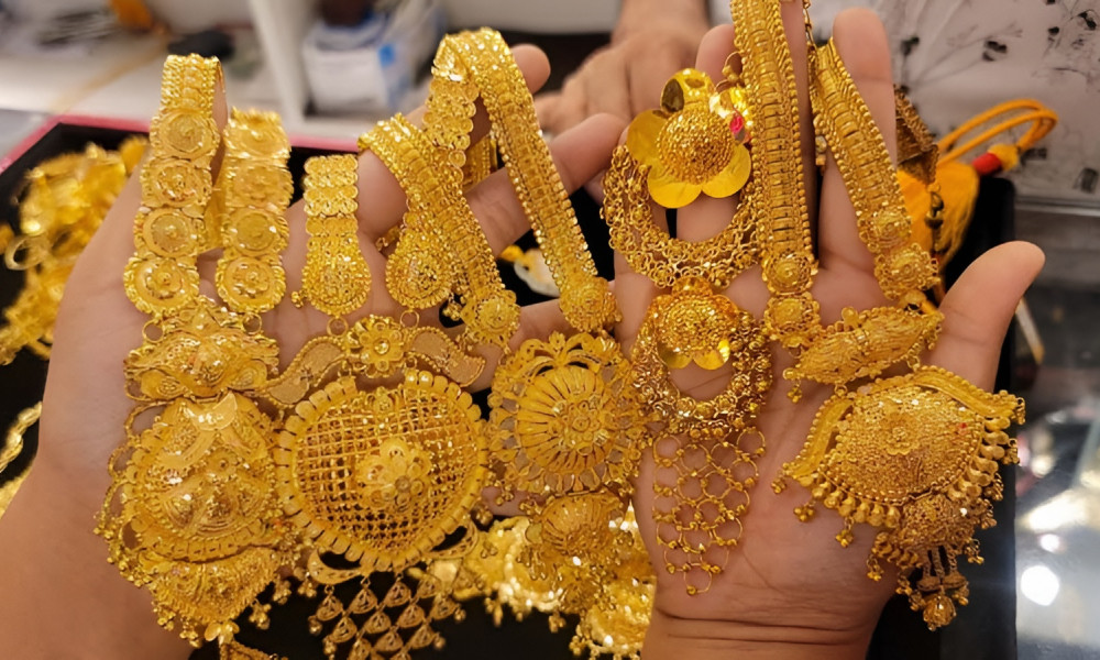 একদিন কমে পরদিনই দ্বিগুণ বাড়ল সোনার দাম