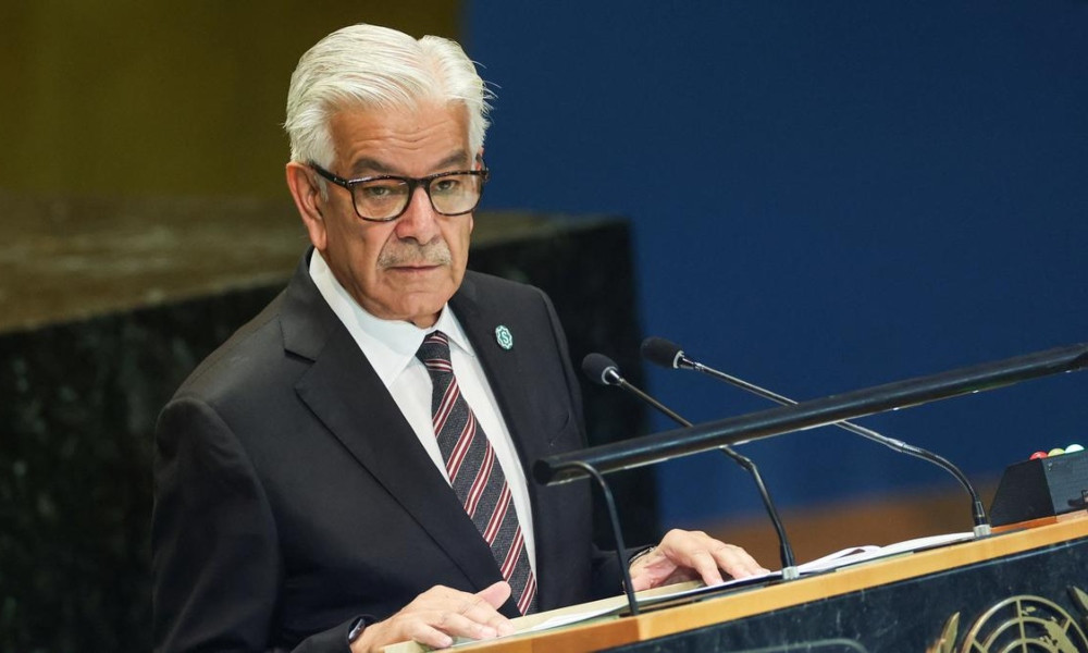 ভারতকে যুদ্ধবিমানের ধ্বংসাবশেষের নিচেই কবর দেওয়া হবে : পাকিস্তানের প্রতিরক্ষামন্ত্রী