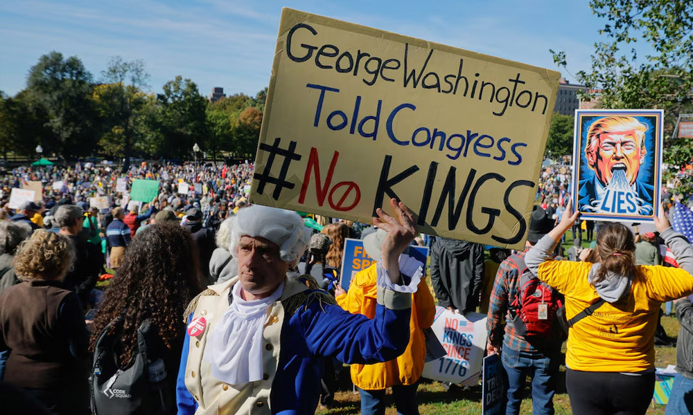 যুক্তরাষ্ট্রের ৫০ অঙ্গরাজ্যে ট্রাম্প প্রশাসনের বিরুদ্ধে বিক্ষোভ