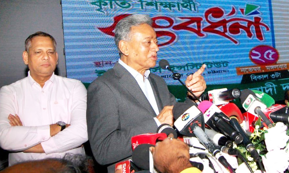 মেগাপ্রকল্প নয়, মানুষের কল্যাণে বিনিয়োগে গুরুত্ব দেবে বিএনপি : আমীর খসরু