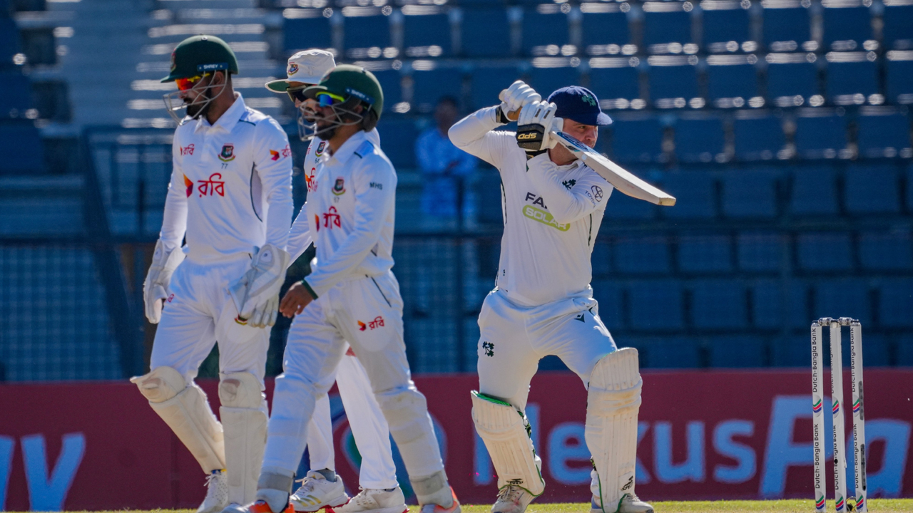 বাংলাদেশের জয়ের অপেক্ষা বাড়িয়ে লাঞ্চে গেল আয়ারল্যান্ড