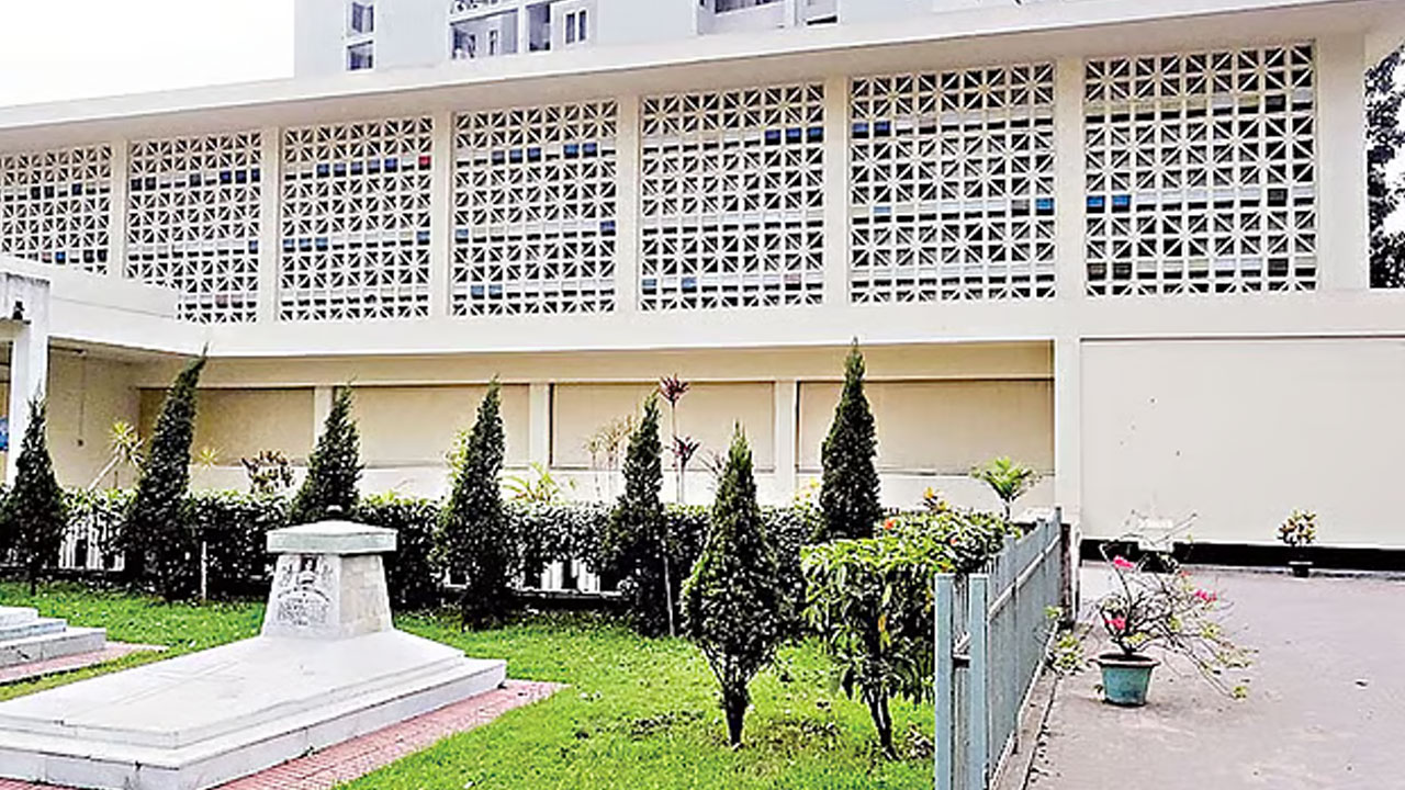 রমনায় গির্জার সামনে ককটেল বিস্ফোরণ