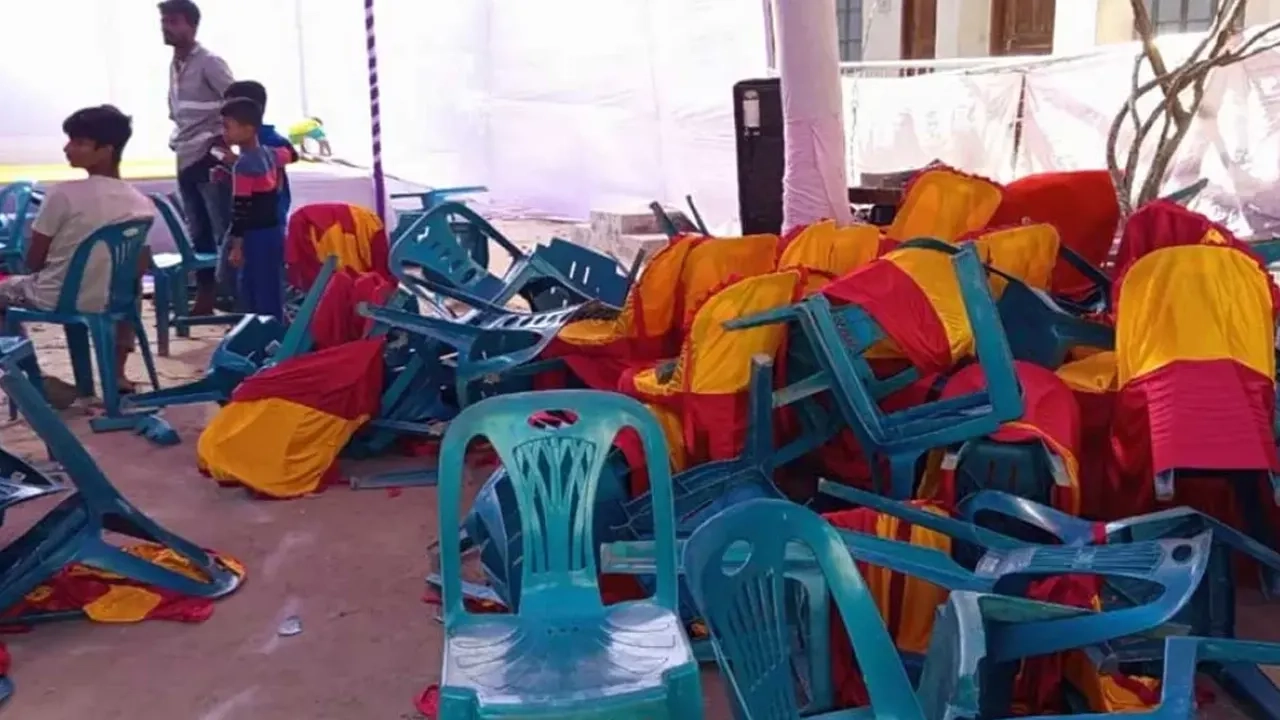 উপদেষ্টা আসিফ মাহমুদের অনুষ্ঠানে হামলা-ভাঙচুর