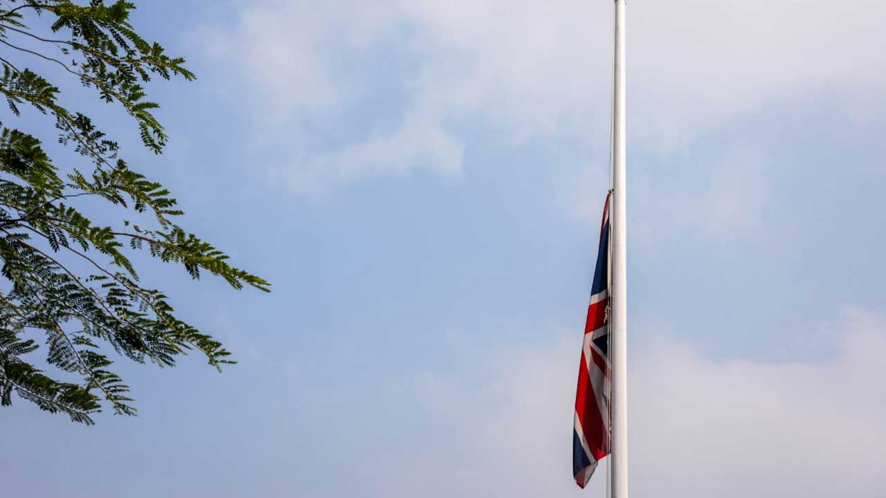 খালেদা জিয়ার সম্মানে জাতীয় পতাকা অর্ধনমিত রাখল ব্রিটিশ হাইকমিশন