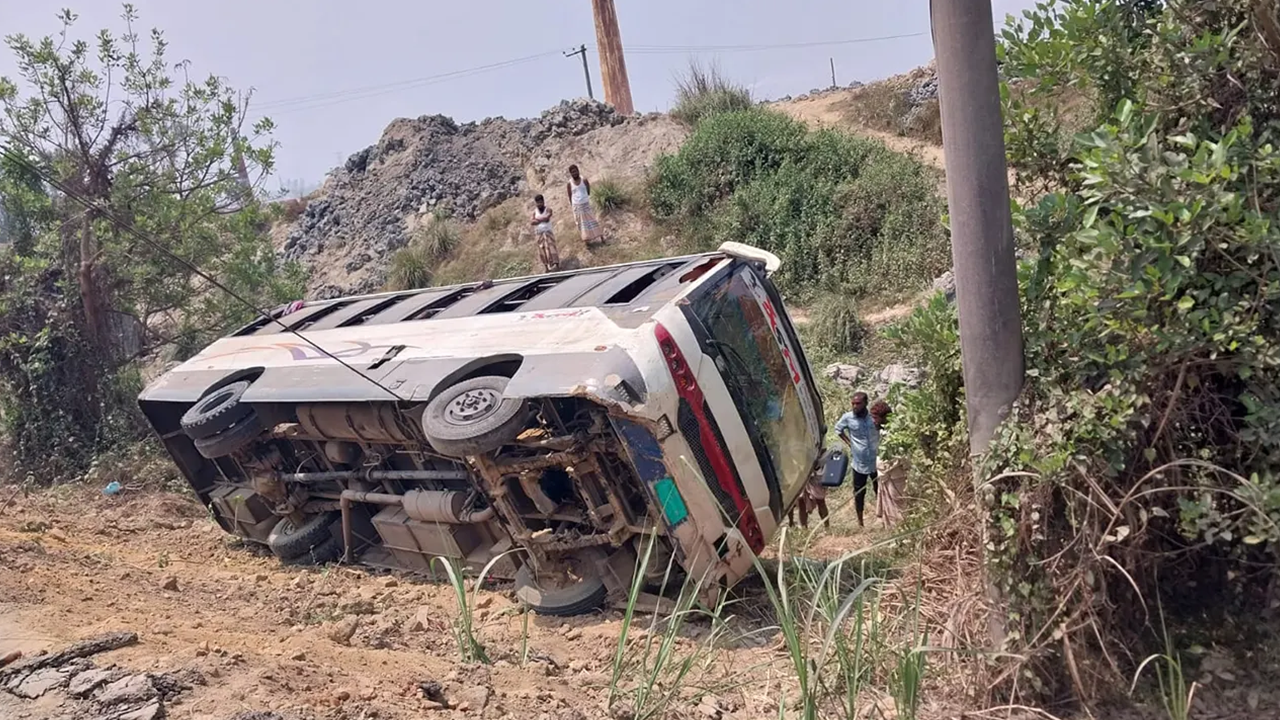 চট্টগ্রাম-কক্সবাজার মহাসড়ক যেন মৃত্যুফাঁদ