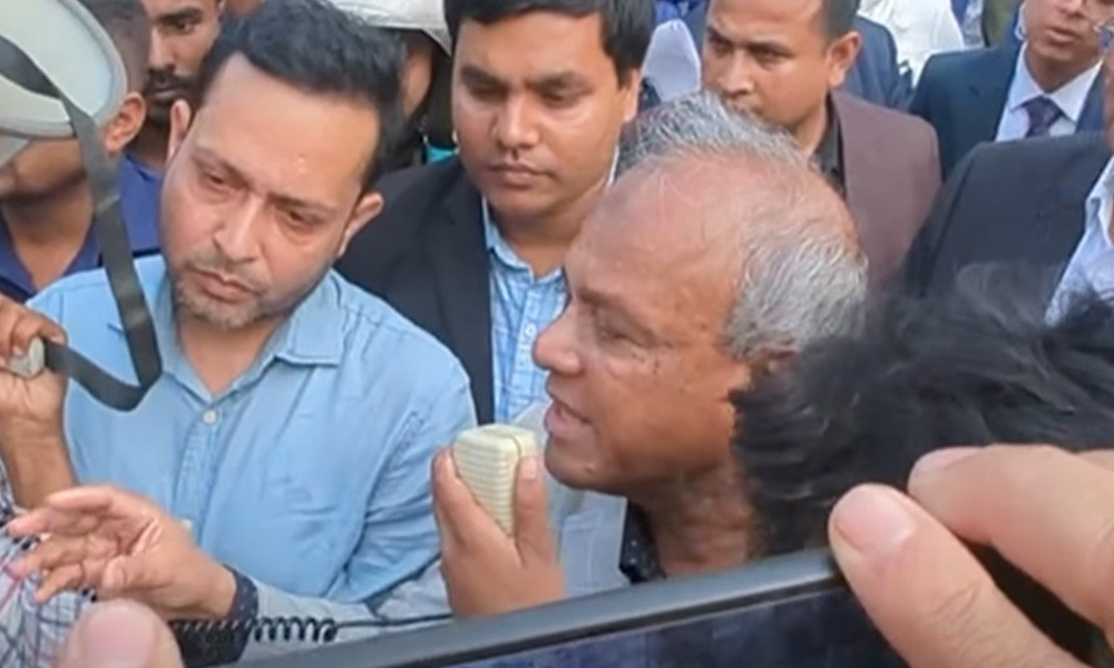 আওয়ামী সন্ত্রাসীদের দেখামাত্র গ্রেপ্তার, না হলে পুলিশের বিরুদ্ধে ব্যবস্থা : স্বরাষ্ট্র উপদেষ্টা