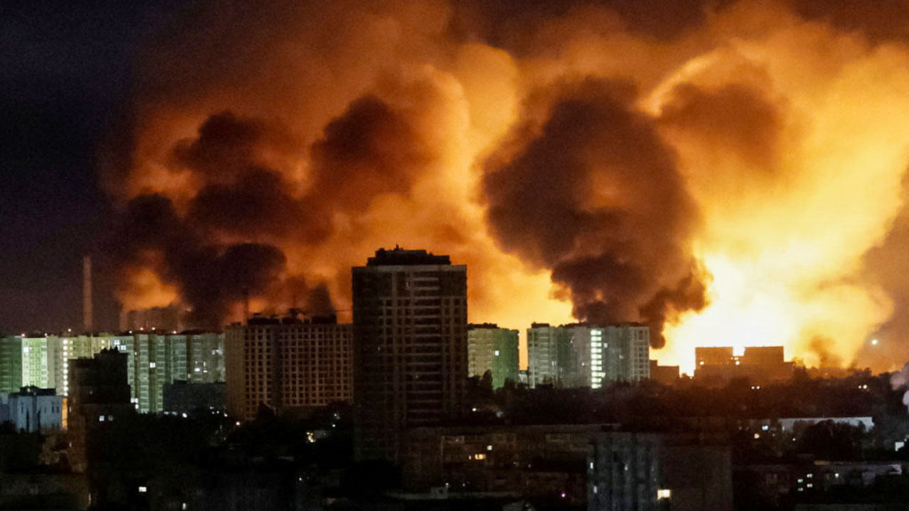 ট্রাম্প-জেলেনস্কি বৈঠকের আগে ইউক্রেনে ব্যাপক হামলা চালাল রাশিয়া