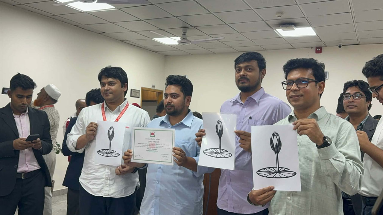 নির্বাচন কমিশনের (ইসি) নিবন্ধন সার্টিফিকেট গ্রহণ করেছে জাতীয় নাগরিক পার্টি (এনসিপি)