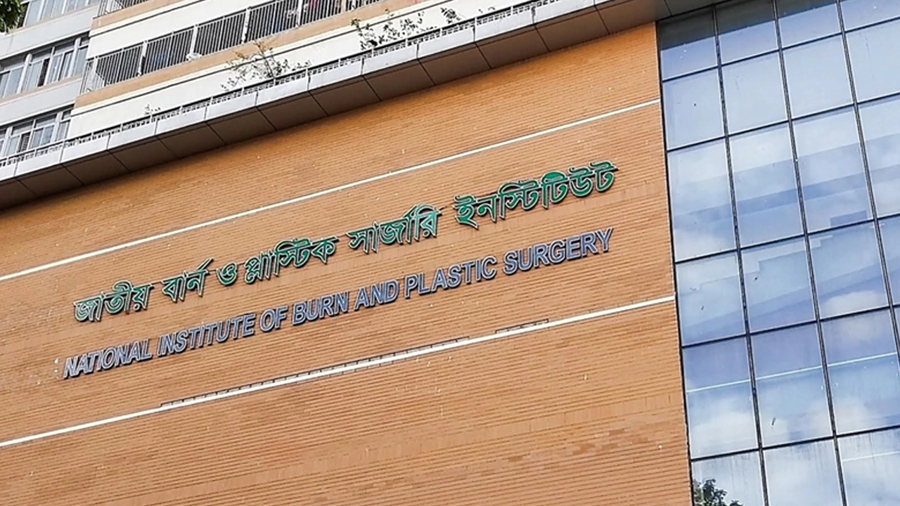 গ্যাসের লিকেজ থেকে বিস্ফোরণ, একই পরিবারের দগ্ধ ৬