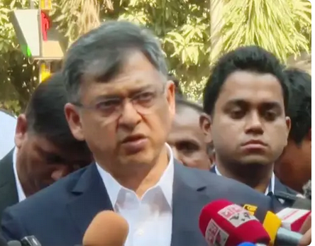 হাদির ওপর হামলা মানে বাংলাদেশের ওপর হামলা: সালাহউদ্দিন আহমেদ