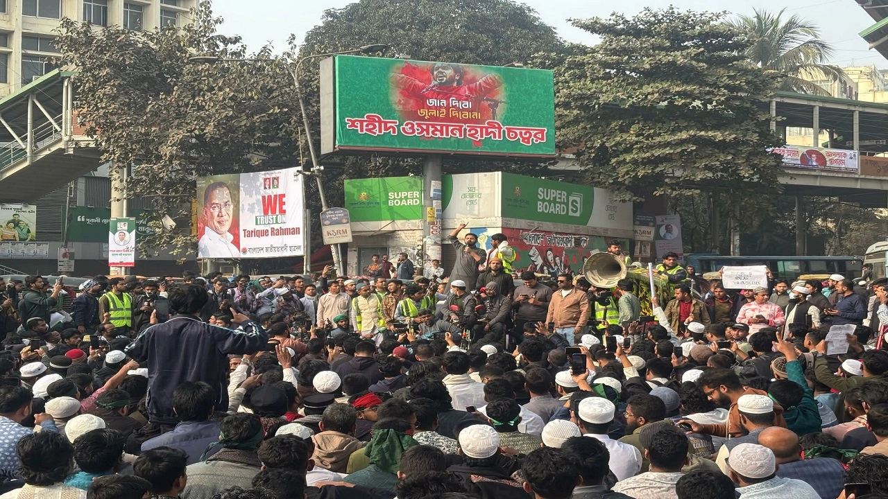 হাদি হত্যার বিচারের দাবিতে শাহবাগ অবরোধ