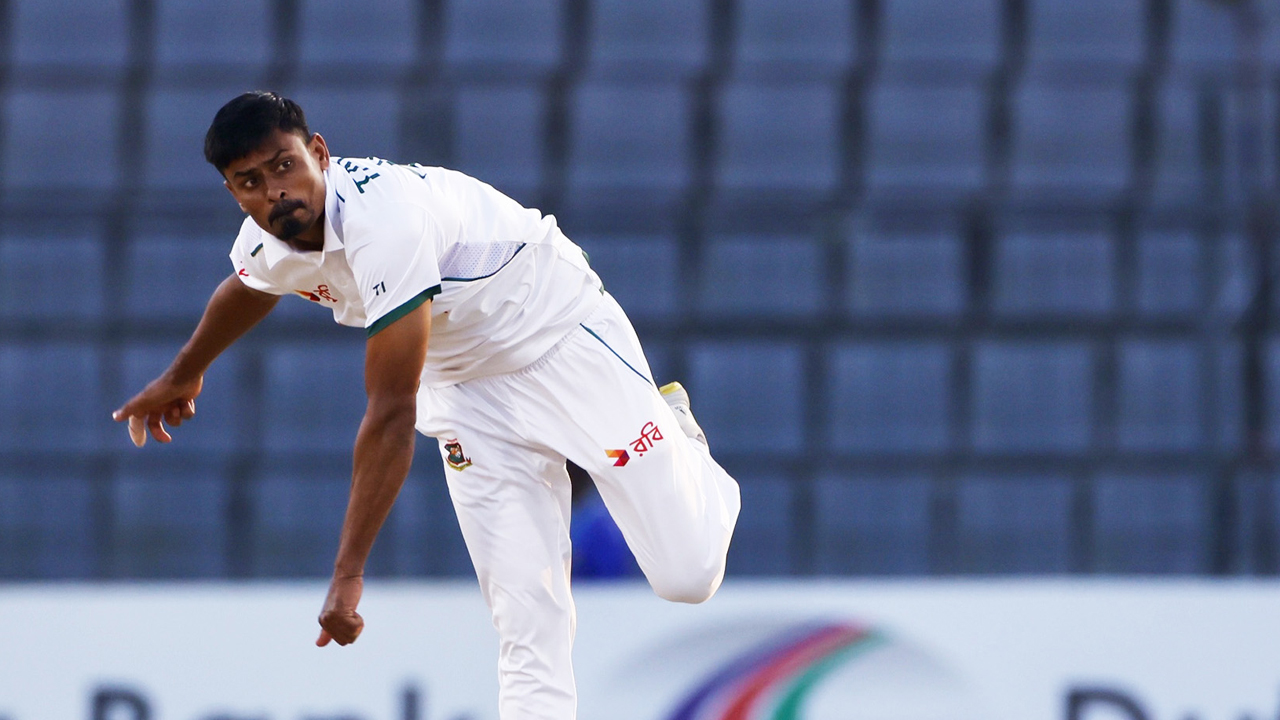 নভেম্বরের সেরার লড়াইয়ে তাইজুল