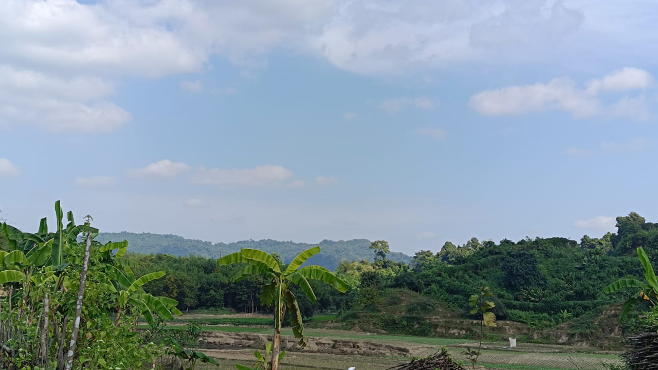 সীমান্তে মর্টার শেলের শব্দ, আতঙ্কে এলাকাবাসী